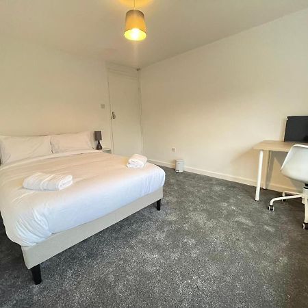 Spacious Bedroom In Beckton London Eksteriør bilde