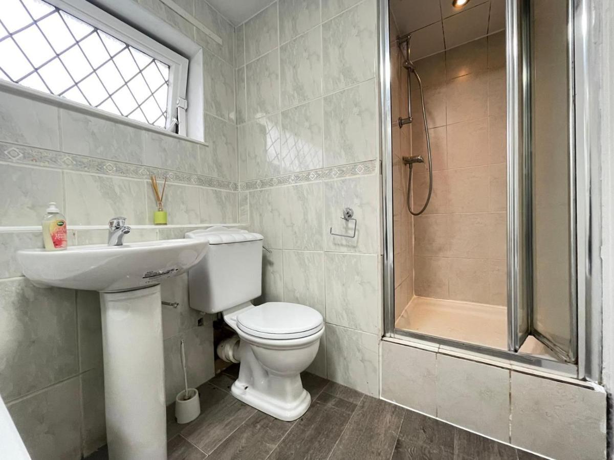 Spacious Bedroom In Beckton London Eksteriør bilde