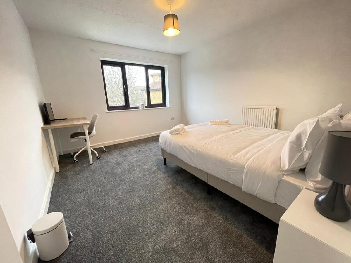 Spacious Bedroom In Beckton London Eksteriør bilde